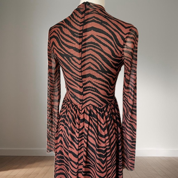Urban Outfitters Tiger Print Mesh Maxi Dress Size S Made in U.K - Picture 4 of 8